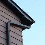 vista-de-bajo-angulo-del-edificio-contra-un-cielo-despejado